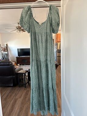 Green Puff-Sleeve Maxi Dress